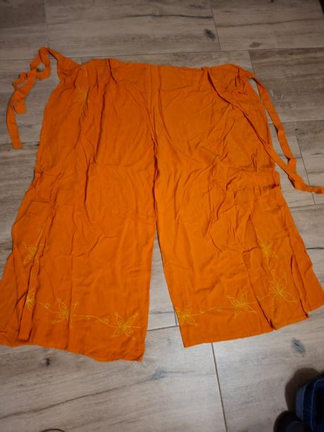 Suknonohavice s vysivkou, 