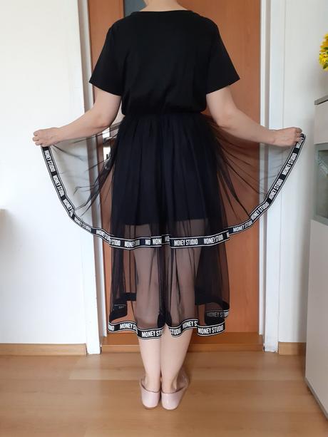 Čierne šaty, <50