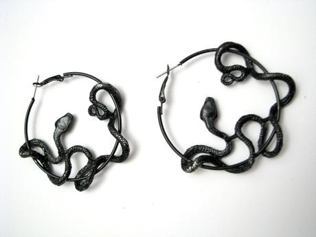 Náušnice čierne hady, 