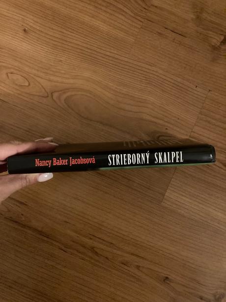 Kniha strieborný skalpel,