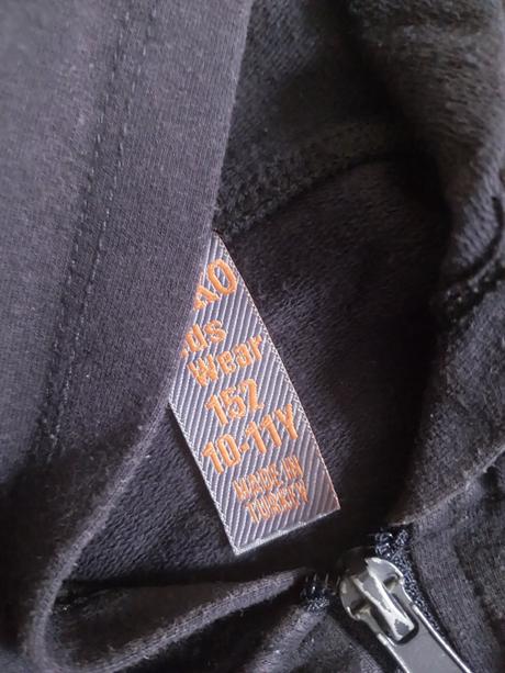 Mikina among us, 140