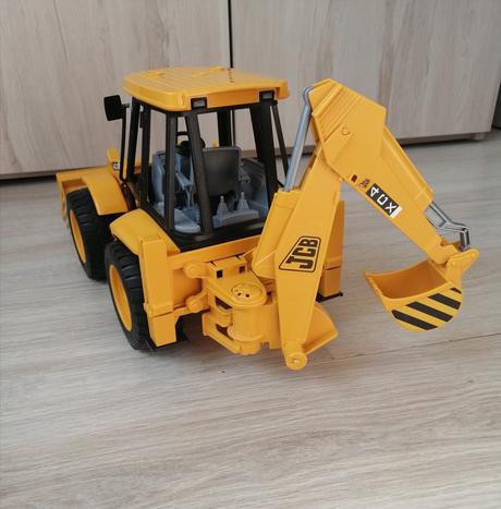 Bruder traktor jcb s predným nakladačom a bagrom,