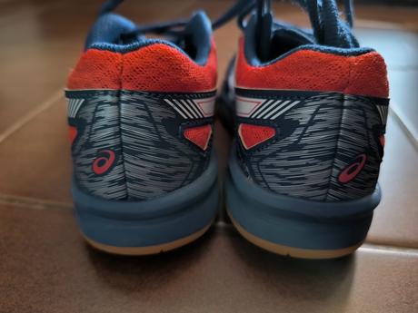 Tenisky - halovky, asics,33