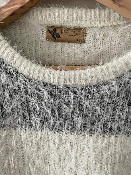 Huňatý mäkkučký svetrík, s