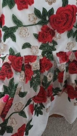 Prenádherné šaty s kvetinkami, 158