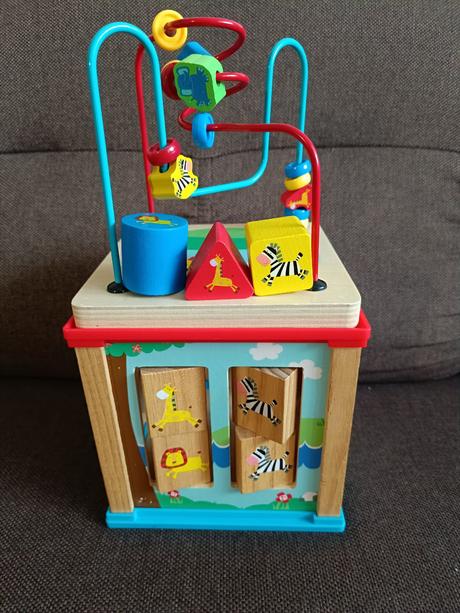 Drevená kocka s prevliekaním, 