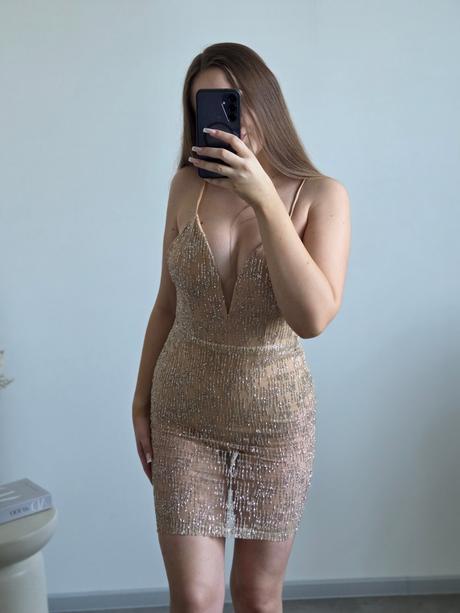 Extravagantné šaty s, s