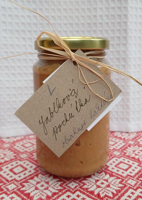 Jablková nátierka s karamelom a bielou čokoládou,