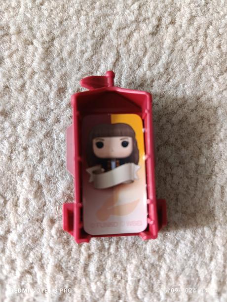 Postavičky a doplnky harry potter kinder joy, 