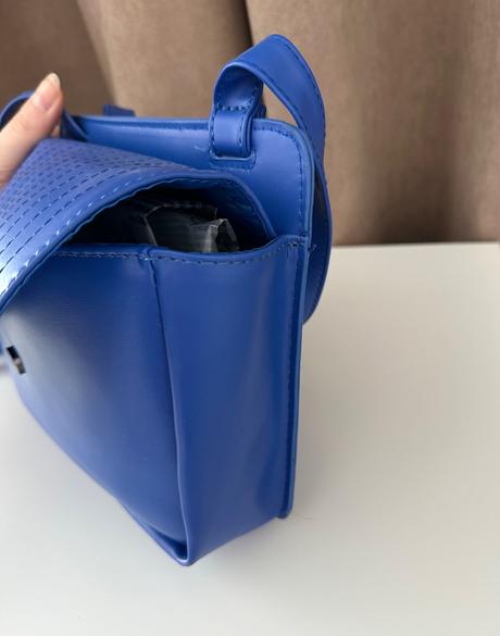 Dámska kabelka s nastaviteľným ramienkom, avon