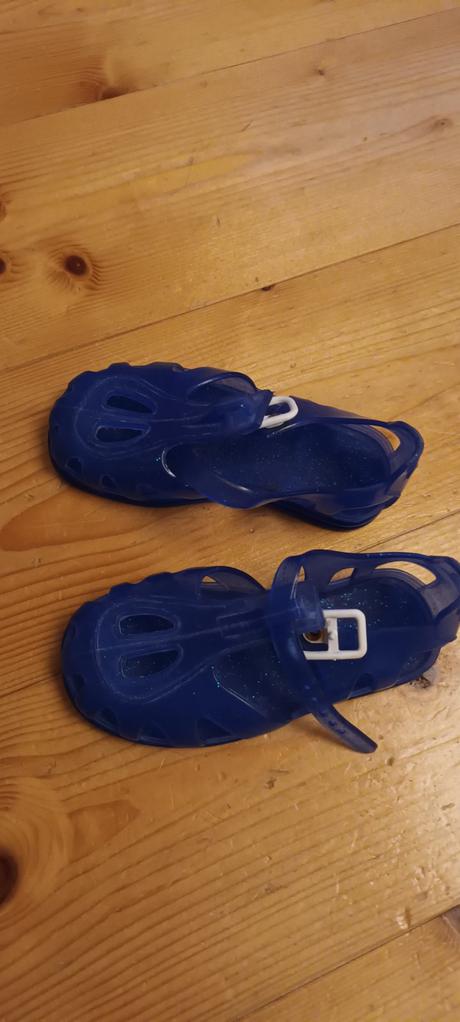 Topánočky do vody, 23