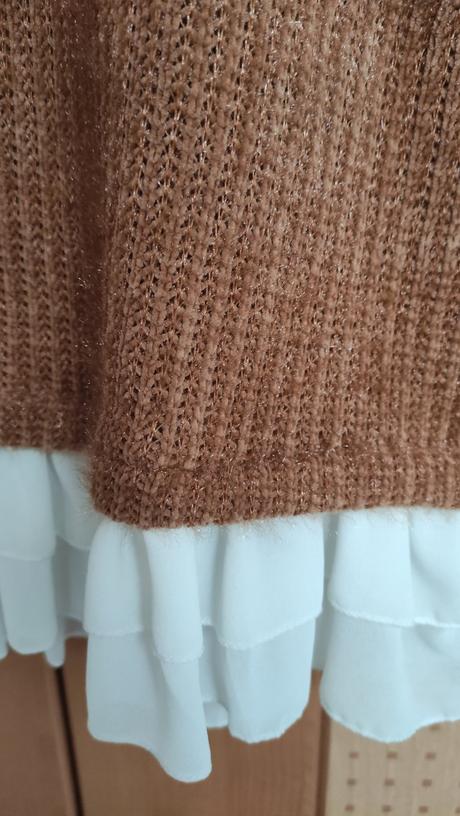 Pulóver a náhrdelník, 