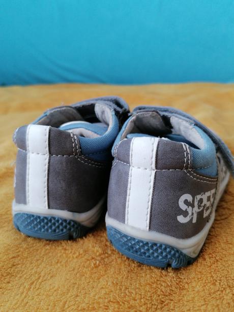 Prechodne topanky, baťa,22
