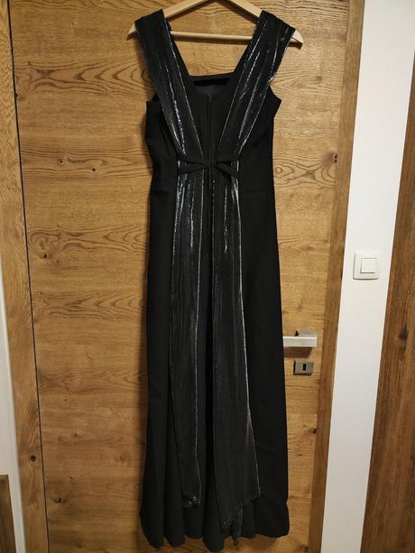 Čierne spoločenské šaty, s