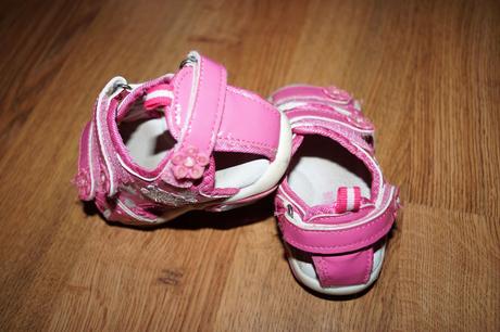 Leskle svietiace sandalky, 23