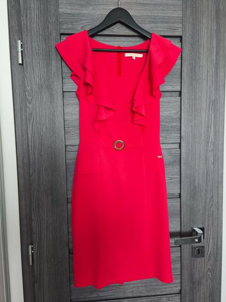 Krasne elegantne saty rouge, s