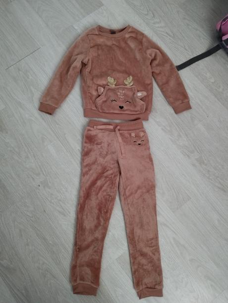 Plysovy komplet, 122