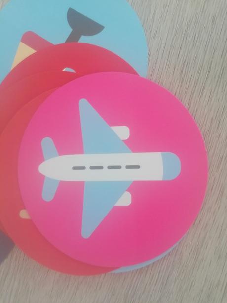 Kontrastna kniha s hrkalkou a karticky, 