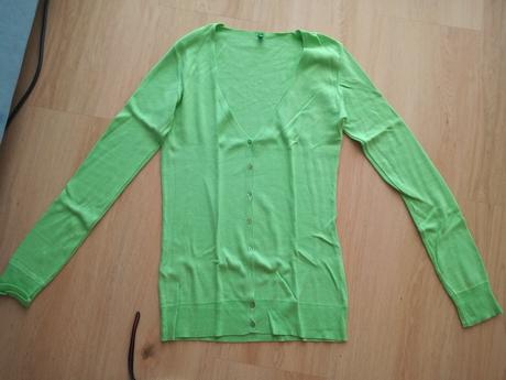 Zelený svetrík na gombíky, m
