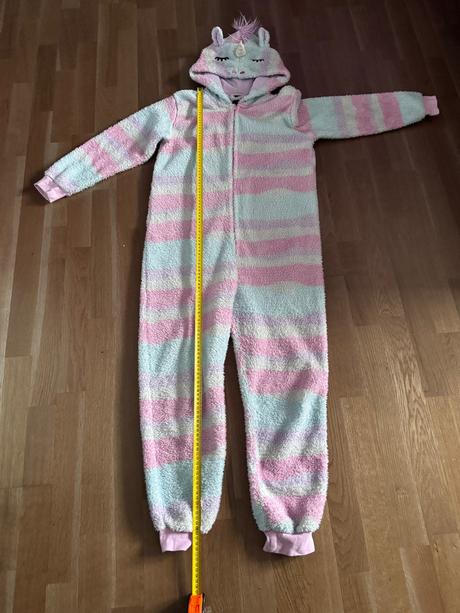 Hrubý overal jednorožec, 152