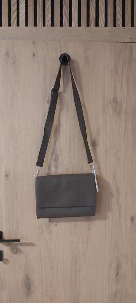 Kabelka reserved, reserved