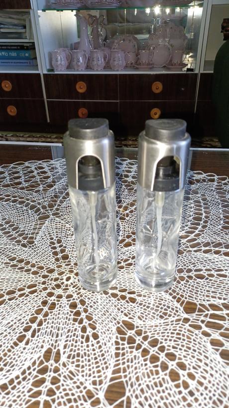 Nádobky na ocot, olej ...,