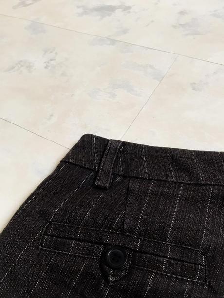 Rozšírené nohavice, 34