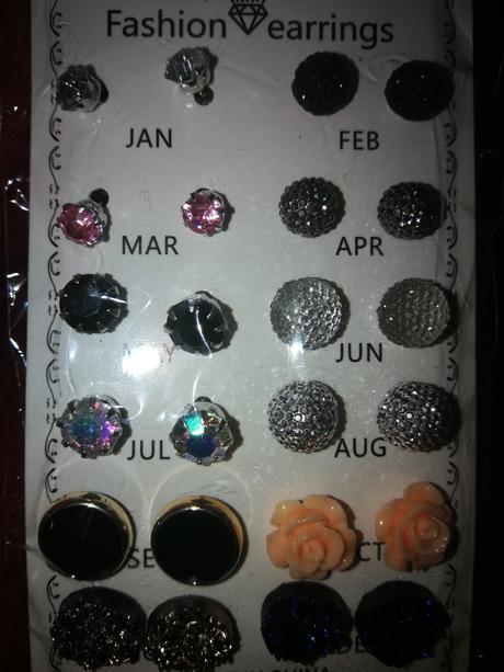 12 parov nausnic na cely rok,