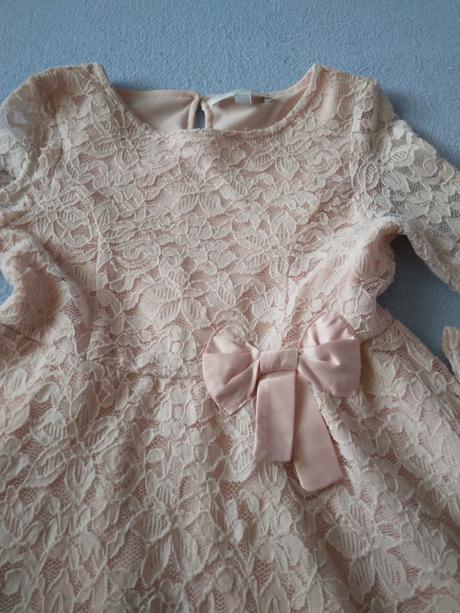 Čipkované šaty, 122