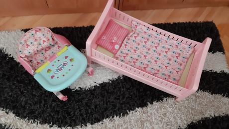 Postielka a stolicka baby born,