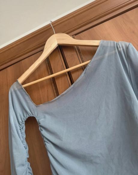 Asymetrický crop top, m