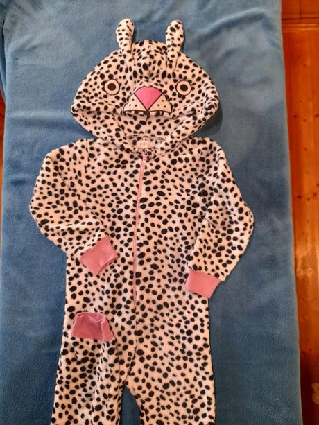 Chlpatý overal na spanie, f&f,104