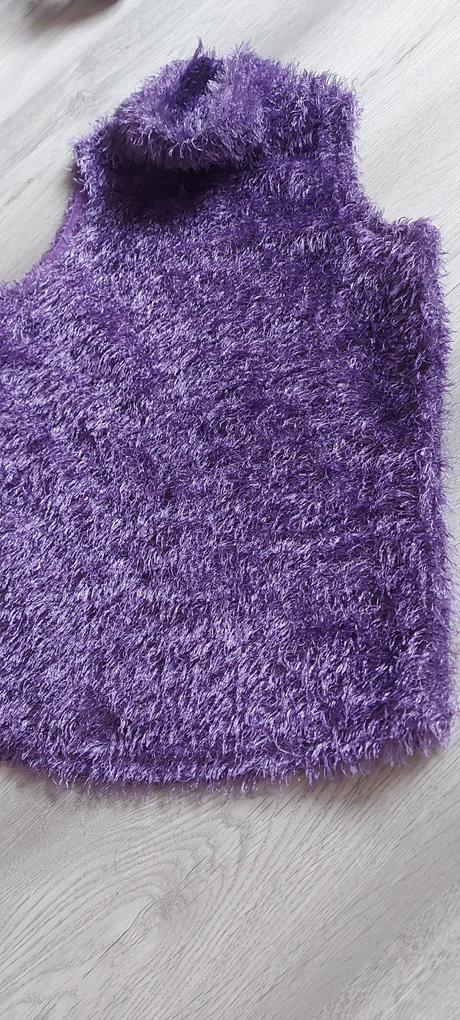 Krásny chlpatý rolák bez rukávov, 38