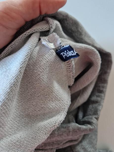 Pískacie tepláky, 104