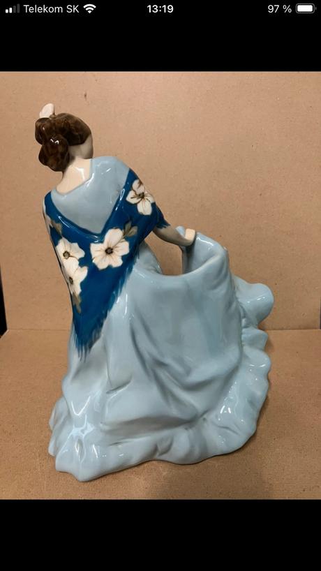 Socha tanečnica royal dux, 