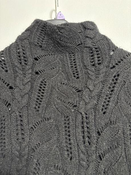 Čierny pletený pulover, 