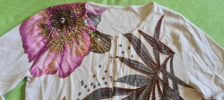 Tenší svetrík s kvetmi, s