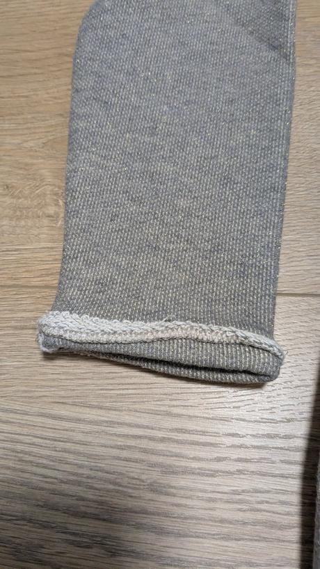 Saty so zlatou niťou, 36