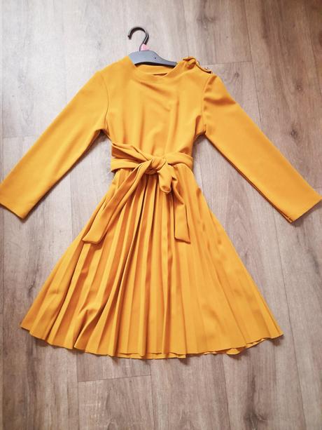 Plisovane šaty, 128