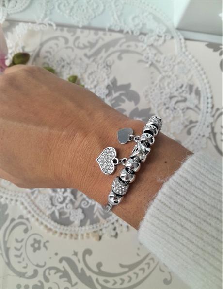 Náramok so srdiečkami,