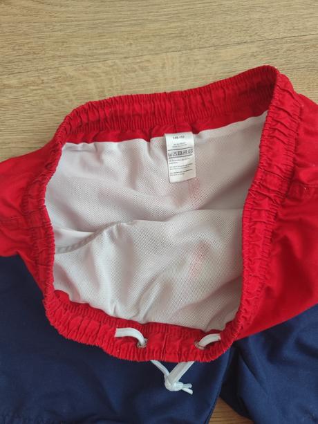 Šortky do vody, 146