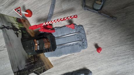 Vlak +rampa s drahou, 