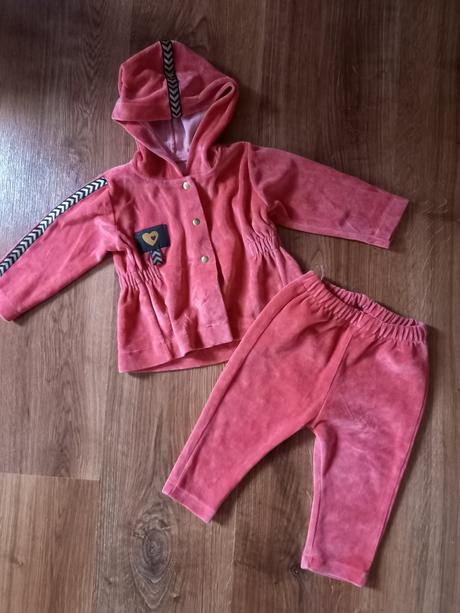 Dievcenská zamatová súpravička, 74