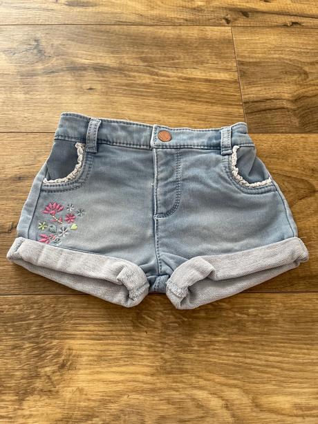 Šortky, f&f,68