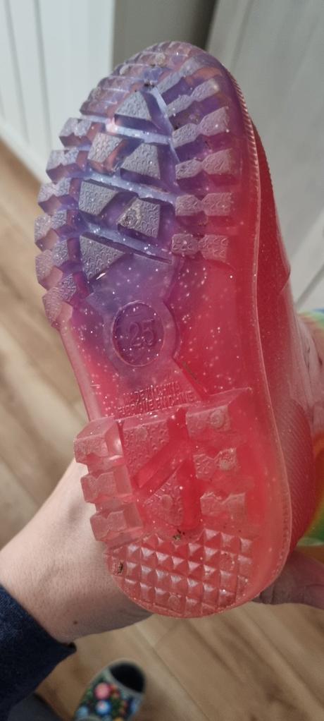 Gumáky v.25, coccodrillo,25