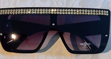 Slnečné okuliare so štrasom, 