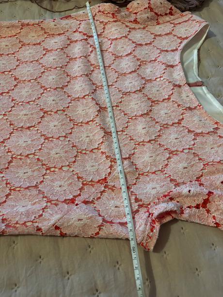 Na mieru šité šaty, m