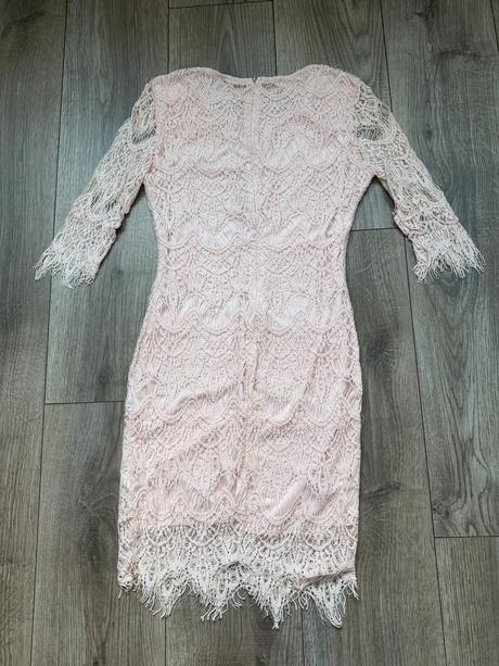 Ružové šaty, l