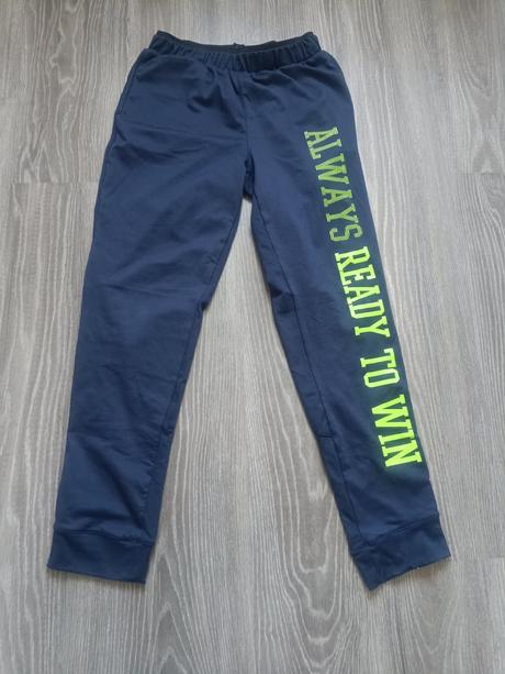 Športové teplaky, 158