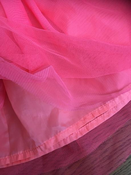 Krasna neonova sukna, 128